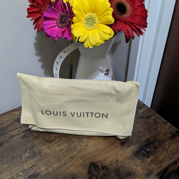 Louis Vuitton Pochette - Picture 7 of 13